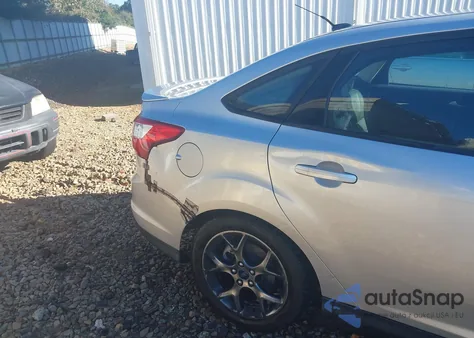 2014 Ford Focus Se z USA, uszkodzony, nr VIN 1FADP3F25EL417195